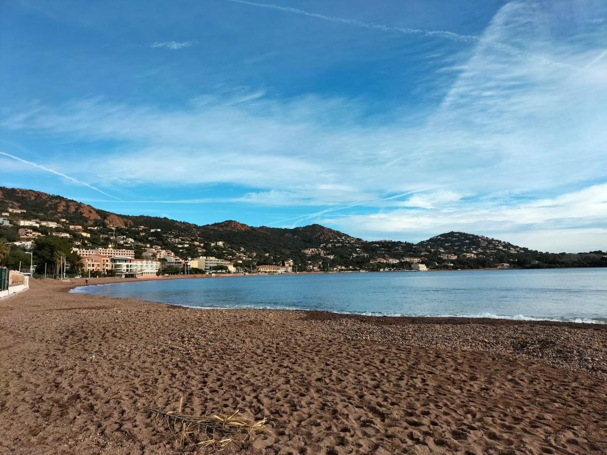 Superbe Appartement Avec Vue Mer Et Piscine Saint-Raphaël Exterior foto