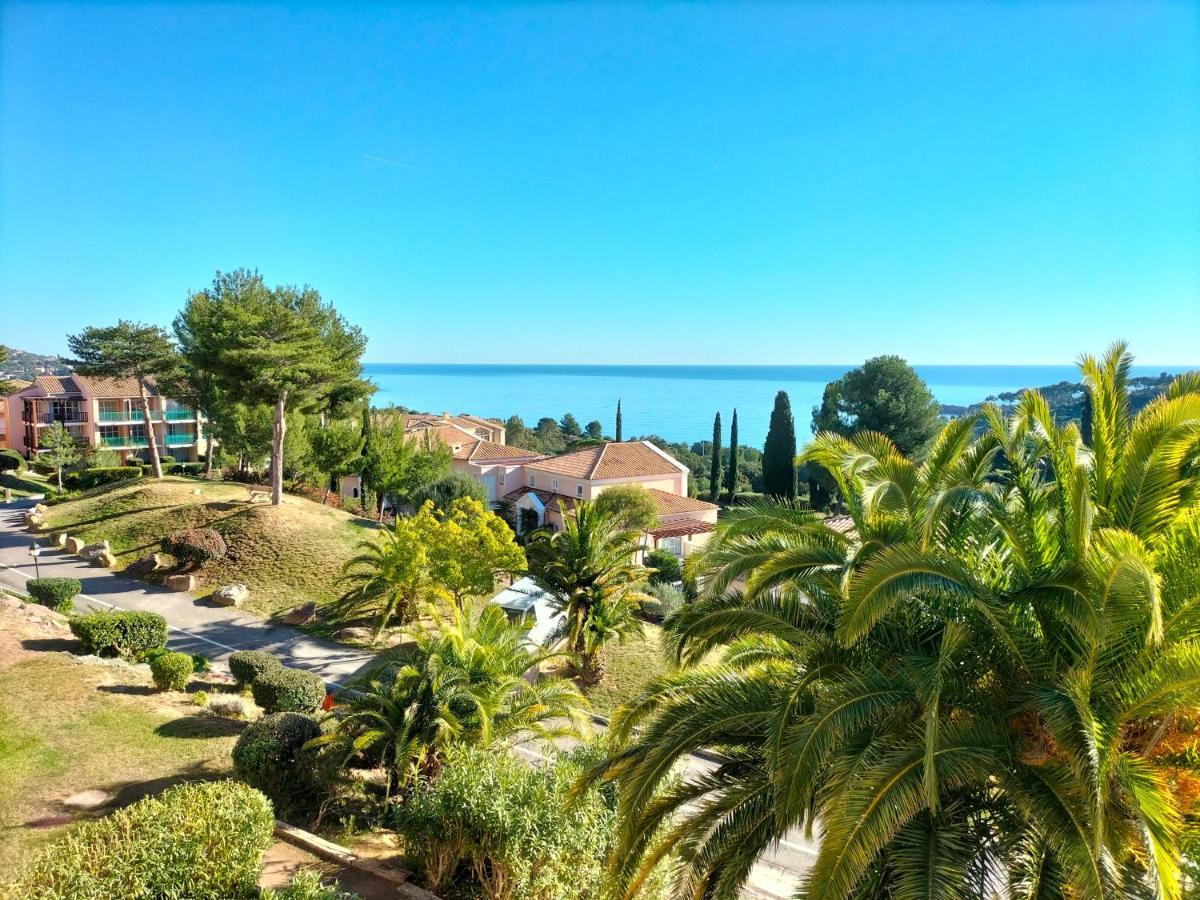 Superbe Appartement Avec Vue Mer Et Piscine Saint-Raphaël Exterior foto