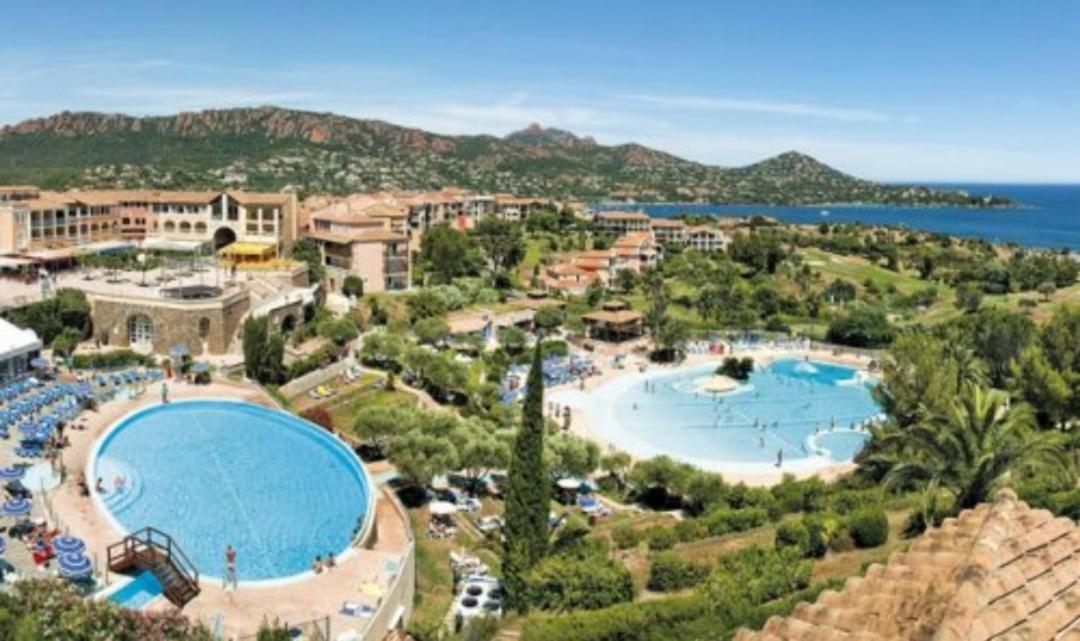 Superbe Appartement Avec Vue Mer Et Piscine Saint-Raphaël Exterior foto